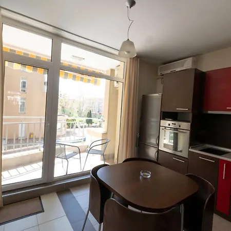 Apartman Reina Kamelia Garden *