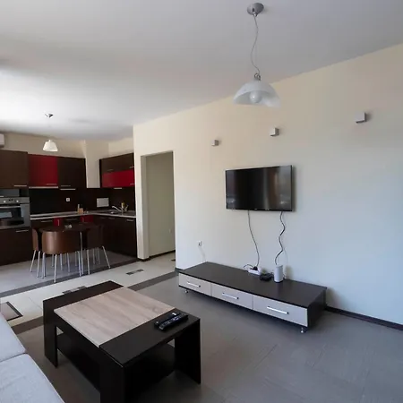 Reina Kamelia Garden